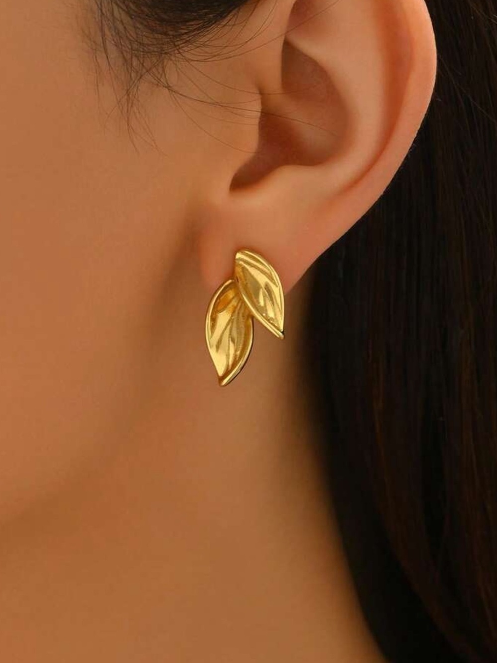 Gold Leaf Stud Earrings Q1032